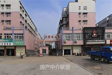 罗浮广场电梯，全实木装修，大阳台三房两卫。